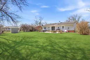 581 Charing Cross Rd, Elk Grove Village, IL 60007 - Photo 17