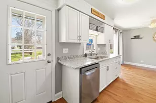 581 Charing Cross Rd, Elk Grove Village, IL 60007 - Photo 7