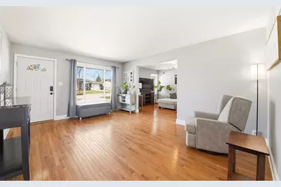 581 Charing Cross Road, Elk Grove Village, IL 60007 - Photo 3