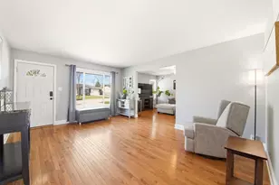 581 Charing Cross Rd, Elk Grove Village, IL 60007 - Photo 3