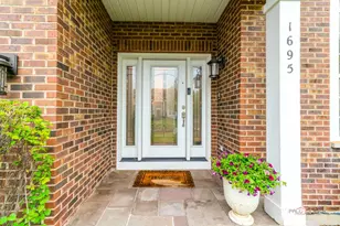 1695 Natures Way, Lindenhurst, IL 60046 - Photo 3