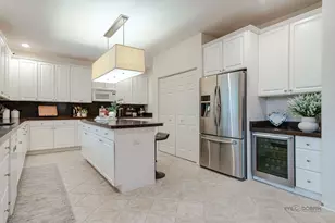 1695 Natures Way, Lindenhurst, IL 60046 - Photo 11