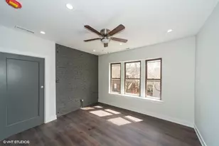 2010 W Cornelia Ave, Chicago, IL 60618 - Photo 3