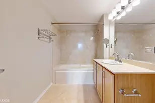 210 S Desplaines St, Chicago, IL 60661 - Photo 13