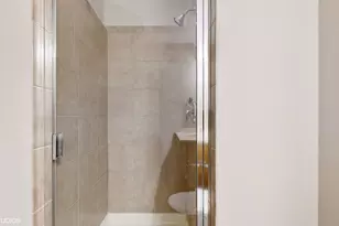 210 S Desplaines St, Chicago, IL 60661 - Photo 9