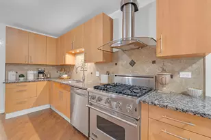 141 Manchester Ct, Buffalo Grove, IL 60089 - Photo 7