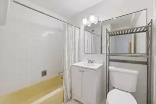 4250 N Marine Dr, Chicago, IL 60613 - Photo 9