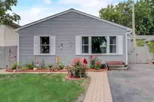 410 W Riverside Dr, Lakemoor, IL 60051 - Photo 1