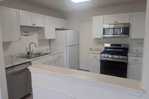 600 Eastview Ct, Schaumburg, IL 60193 - Photo 5