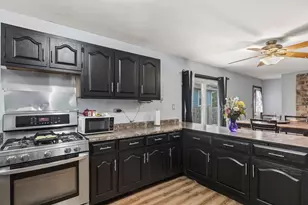 18 McKinley St, Lake in the Hills, IL 60156 - Photo 9