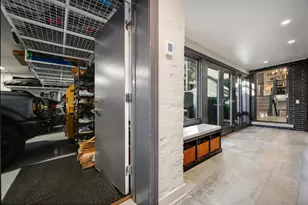 2107 W Bradley Pl, Chicago, IL 60618 - Photo 31