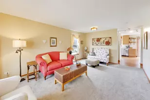 330 Martin Dr, Woodstock, IL 60098 - Photo 5