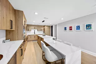 180 E Pearson St, Chicago, IL 60611 - Photo 15