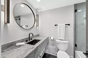 180 E Pearson St, Chicago, IL 60611 - Photo 29