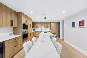 180 E Pearson St, Chicago, IL 60611 - Photo 13