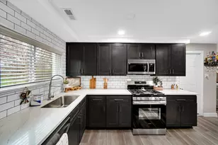 920 Theresa Ln, Chicago Heights, IL 60411 - Photo 5