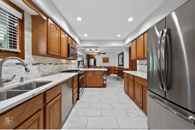 221 E Grantley Avenue, Elmhurst, IL 60126 - Photo 7