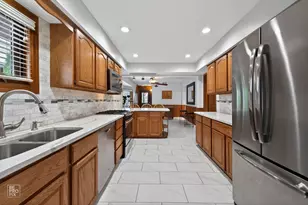 221 E Grantley Ave, Elmhurst, IL 60126 - Photo 7