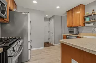 102 Devoe Dr, Oswego, IL 60543 - Photo 9