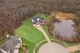 9025 Darien Woods Ct, Darien, IL 60561 - Photo 1