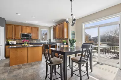 808 Wedgewood Drive, Crystal Lake, IL 60014 - Photo 11