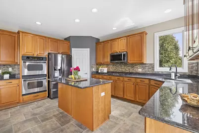 808 Wedgewood Drive, Crystal Lake, IL 60014 - Photo 9