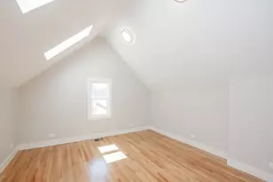 2112 W Roscoe St, Chicago, IL 60618 - Photo 7