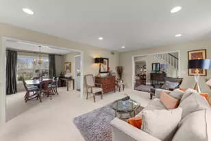 2356 Richmond Dr, Wheaton, IL 60189 - Photo 7