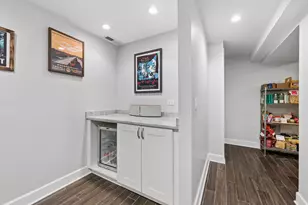 1463 W Sunnyside Ave, Chicago, IL 60640 - Photo 25