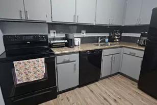 603 E Falcon Dr, Arlington Heights, IL 60005 - Photo 3