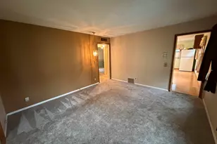 1719 Kelly Ave, Crest Hill, IL 60403 - Photo 3