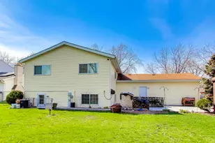 2215 S Bradford Dr, Wheaton, IL 60189 - Photo 33