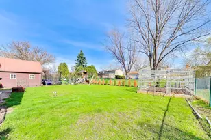 2215 S Bradford Dr, Wheaton, IL 60189 - Photo 37
