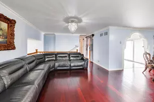 2215 S Bradford Dr, Wheaton, IL 60189 - Photo 7