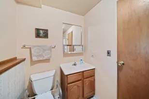6534 Taylor Dr, Woodridge, IL 60517 - Photo 19