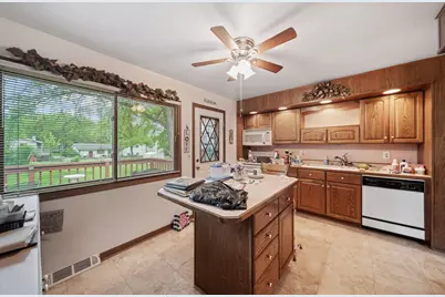6534 Taylor Drive, Woodridge, IL 60517 - Photo 11