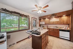 6534 Taylor Dr, Woodridge, IL 60517 - Photo 11