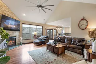 347 Windham Cir, Yorkville, IL 60560 - Photo 3