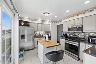 140 Wedgewood Way, Bolingbrook, IL 60440 - Photo 3