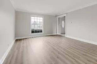 3245 Gresham Ln E, Aurora, IL 60504 - Photo 7