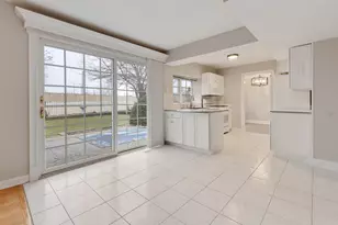 3245 Gresham Ln E, Aurora, IL 60504 - Photo 11