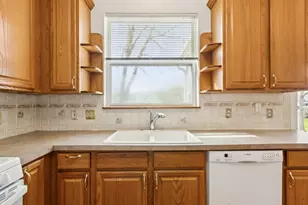 647 S Cadillac Cir, Romeoville, IL 60446 - Photo 13