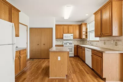 647 S Cadillac Circle, Romeoville, IL 60446 - Photo 13