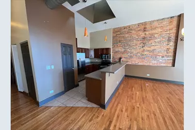 26 E Downer Place #B, Aurora, IL 60505 - Photo 3