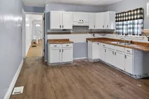 8106 S Burnham Ave, Chicago, IL 60617 - Photo 9