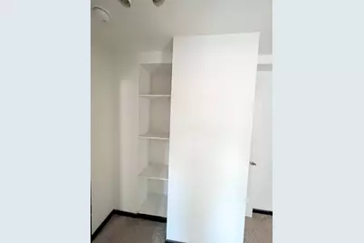 3933 N Clarendon Avenue #504, Chicago, IL 60613 - Photo 9