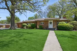 667 N Lake St, Grayslake, IL 60030 - Photo 1