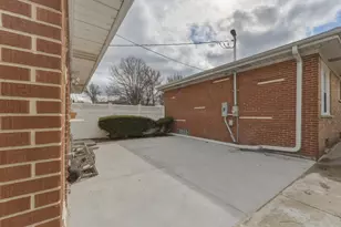 8901 Moody Ave, Morton Grove, IL 60053 - Photo 25