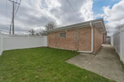 8901 Moody Avenue, Morton Grove, IL 60053 - Photo 27
