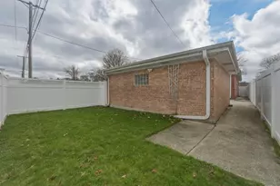 8901 Moody Ave, Morton Grove, IL 60053 - Photo 27